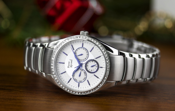 Красивые наручные часы Pierre Ricaud