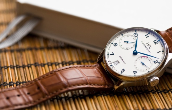 Мужские часы с кожаным ремешком 