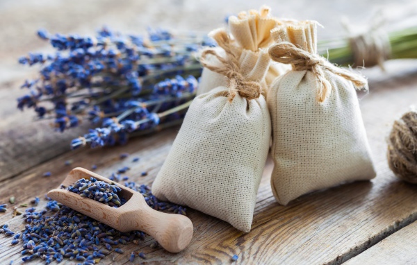 Маленькие мешочки с ароматными сухоцветами лаванды
