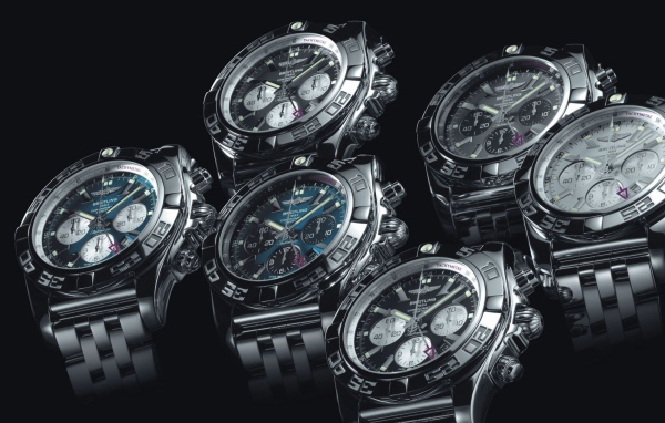 Стильные мужские часы Breitling на черном фоне