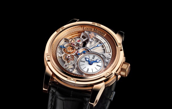 Наручные часы Louis Moinet на черном фоне