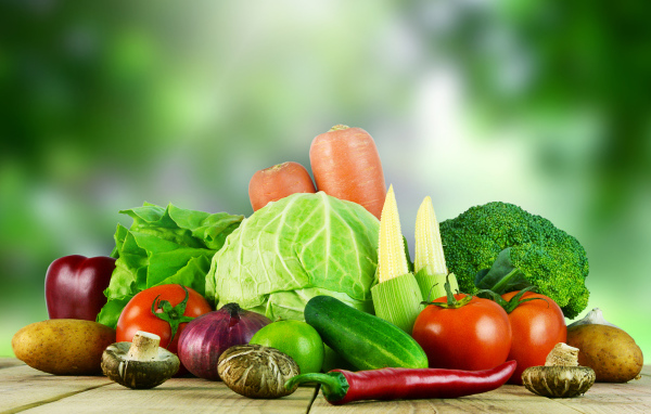 Свежие овощи на столе