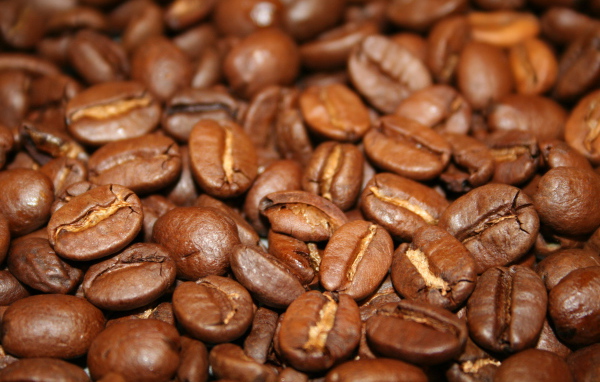 Жареные кофейные зерна крупным планом