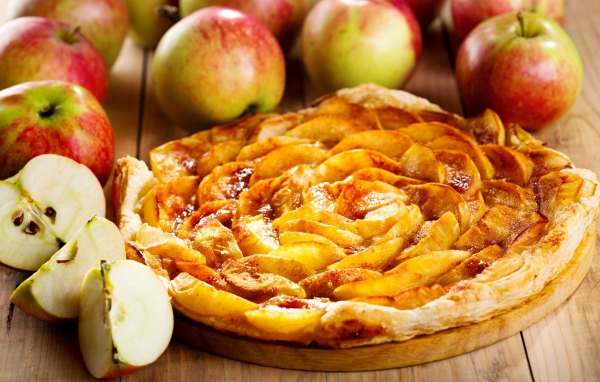 Аппетитный сладкий пирог с яблоками
