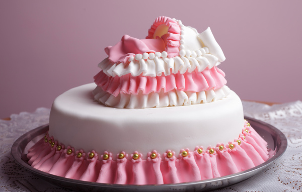 Красивый торт на рождение девочки 