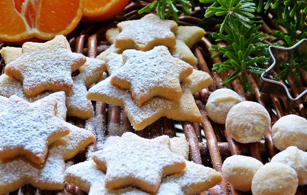 Красивое печенье звездочки с сахарной пудрой 