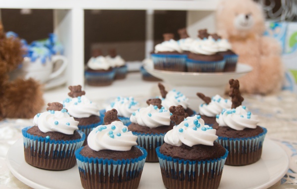 Шоколадные маффины с кремом