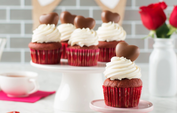 Кекс со сливками и шоколадным сердечком