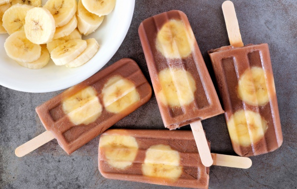 Мороженое с кусочками банана