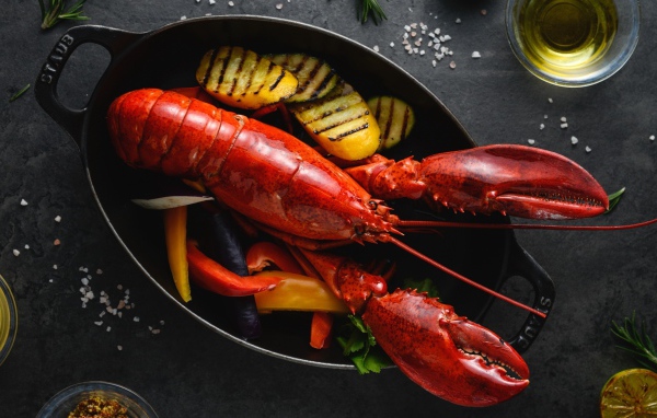 Large lobster with vegetables