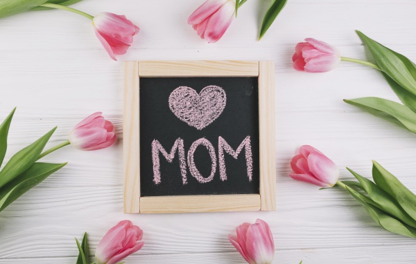 Розовые тюльпаны на день Матери 