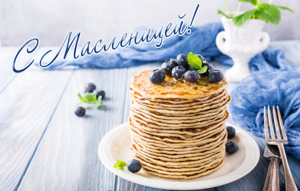 Аппетитные тонкие блины с черникой на Масленицу