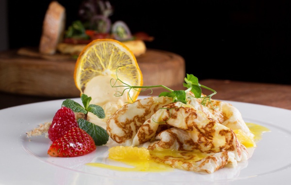 Блины с клубникой и лимоном на Масленицу