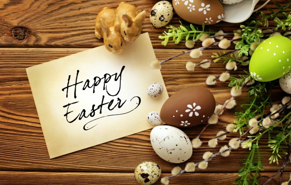 Пасхальные яйца с открыткой на Пасху