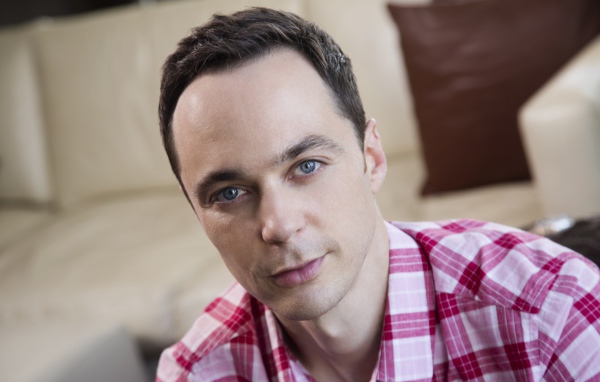 Красивый голубоглазый мужчина, актер Джим Парсонс