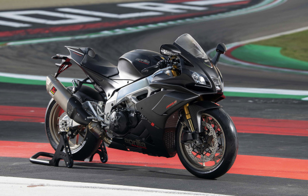 Гоночный мотоцикл Aprilia RSV4 1100 Factory, 2019 года