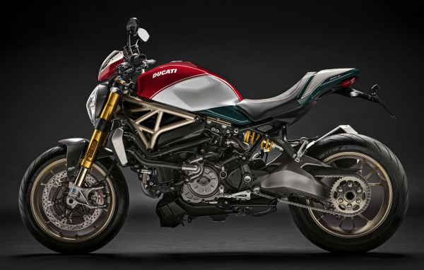 Мотоцикл Ducati Monster 1200, 2018 вид сбоку