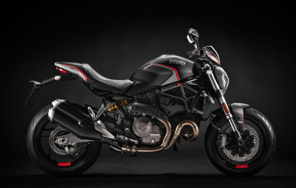 Мотоцикл Ducati Monster 821, 2019 года вид сбоку
