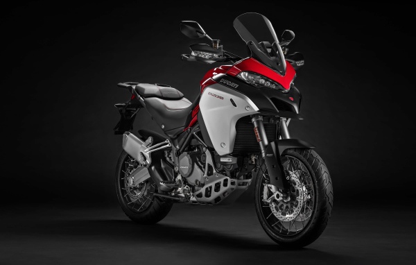 Мотоцикл Ducati Multistrada 1260 Enduro, 2019 года на сером фоне