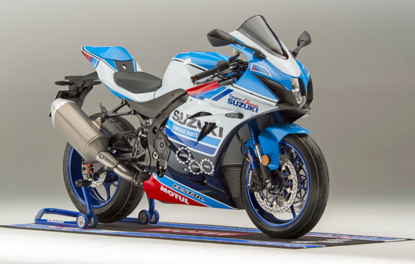 Мотоцикл Suzuki GSX-R1000R, 2018 на сером фоне