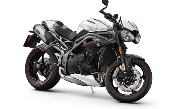 Мотоцикл Triumph Speed Triple RS, 2018 на белом фоне