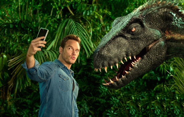 Селфи с динозавром фильм Мир юрского периода 2