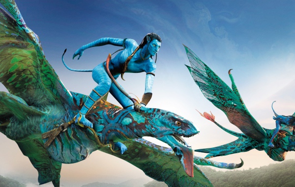 Персонажи Нейтири и Джейк Салли в фильме Аватар