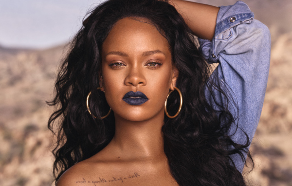 Красивая эффектная певица Рианна