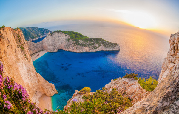 Пляж Навагио на закате солнца, Греция