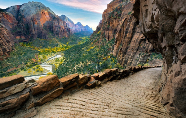 Скальное образованиеЭнджелс Лендинг,  Юта. США