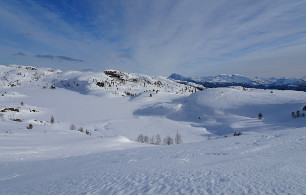Заснеженные склоны под зимним небом, Норвегия