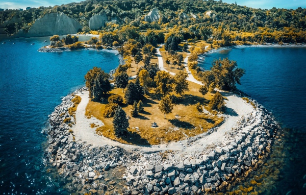 Каменный остров в  море, Торонто