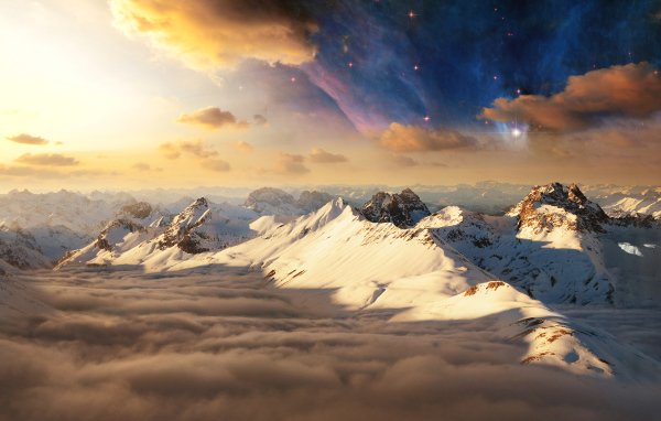 Заснеженные вершины Альп на фоне неба, Швейцария