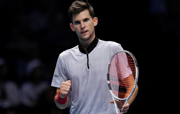 Австрийский теннисист Доминик Тим с ракеткой