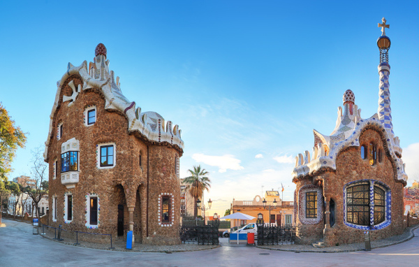 Красивый парк  Гуэль, Барселона. Испания