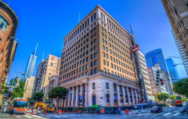 Небоскребы на улице, Калифорния. США