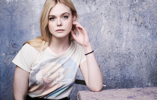 Нежная молодая девушка, актриса Эль Фэннинг