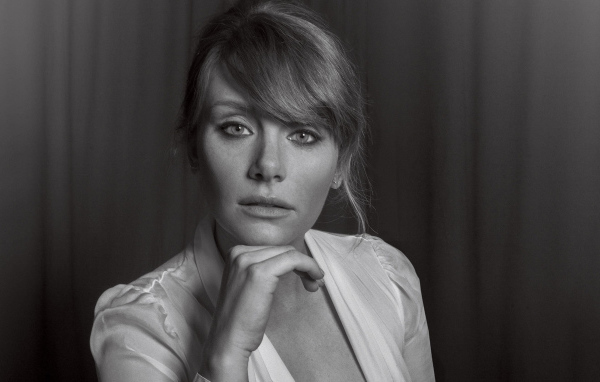 Актриса Брайс Даллас черно - белое фото