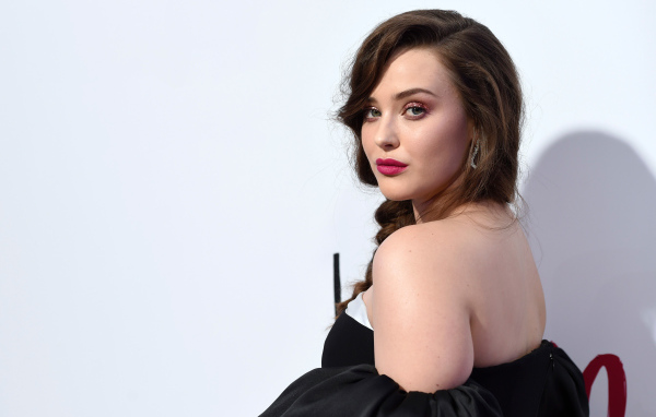 Актриса Кэтрин Лэнгфорд вид сбоку