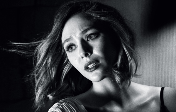 Актриса Элизабет Олсен черно белое фото