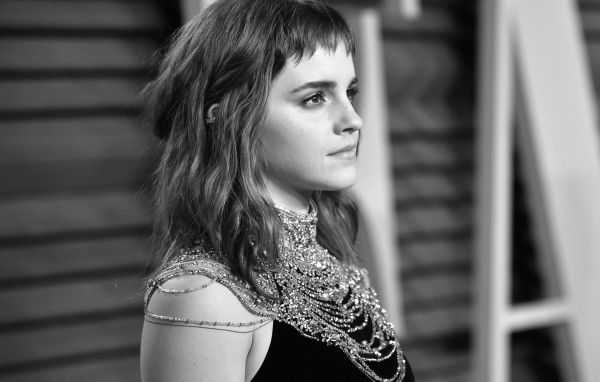 Актриса Эмма Уотсон черно-белое фото