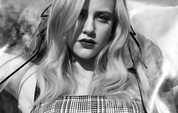 Актриса Лили Рейнхарт, черно-белое фото