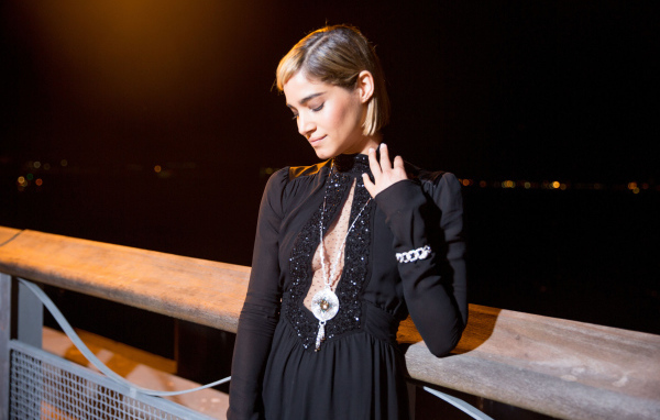 Алжирская актриса София Бутелла в черном платье 