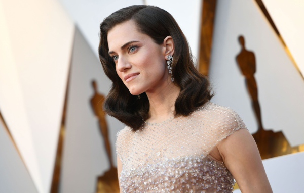 Американская актриса Эллисон Уильямс в красивом платье