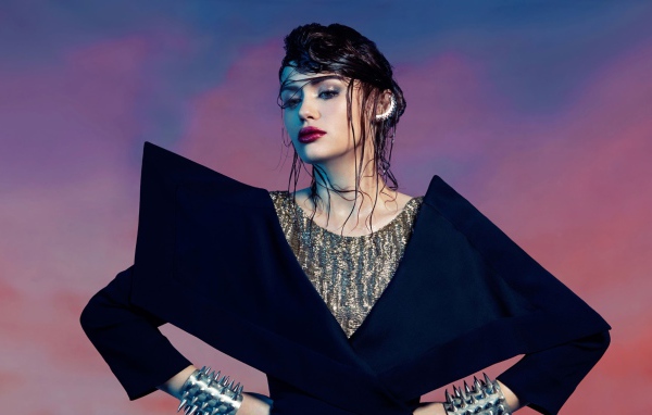 Американская актриса Холланд Роден в красивом платье 