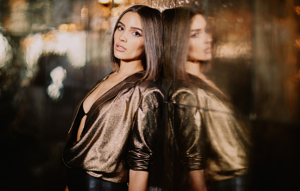 Американская модель, актриса Оливия Калпо в красивом наряде