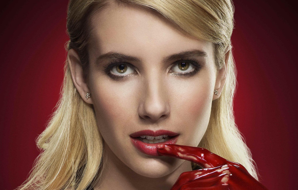 Красивая блондинка актриса Эмма Робертс