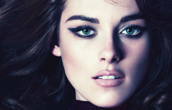 Красивая зеленоглазая актриса Кристен Стюарт фото крупным планом