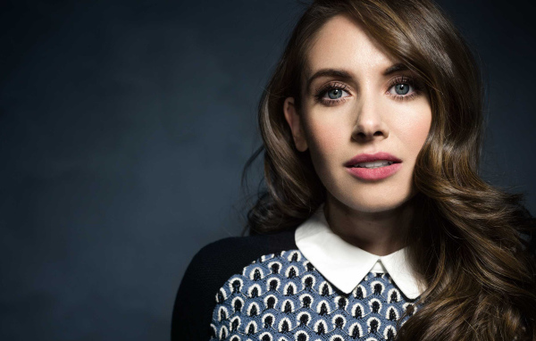 Голубоглазая брюнетка, актриса Элисон Бри