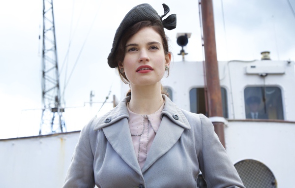 Британская актриса Лили Джеймс в роли